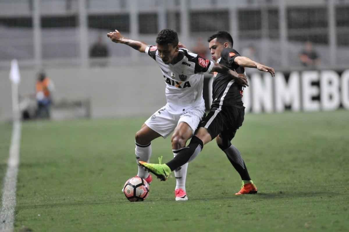 Imagens do duelo entre Atltico e Libertad-PAR, no Independncia, pela Copa Libertadores