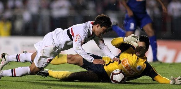 Fbio contra o So Paulo, na Libertadores 2010