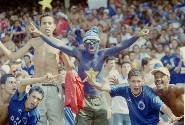 Torcida do Cruzeiro lotou Mineiro em 30 de novembro de 2003 para assistir ao duelo com o Paysandu, pela 44 rodada do Campeonato Brasileiro, que confirmaria o ttulo brasileiro e a Trplice Coroa. O pblico foi de 73.141 pagantes e gerou uma renda de R$ 827.201,00. O nmero de presentes no foi divulgado. O time celeste no decepcionou, venceu por 2 a 1, com gols de Zinho e Mota, e deu incio  festa em Belo Horizonte.