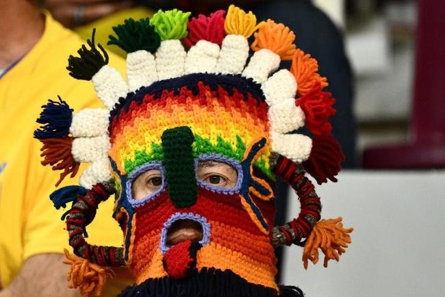 Torcedores de Holanda e Equador no jogo pelo Grupo A da Copa do Mundo.