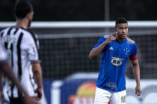 Paulo  o capito do time sub-20 do Cruzeiro