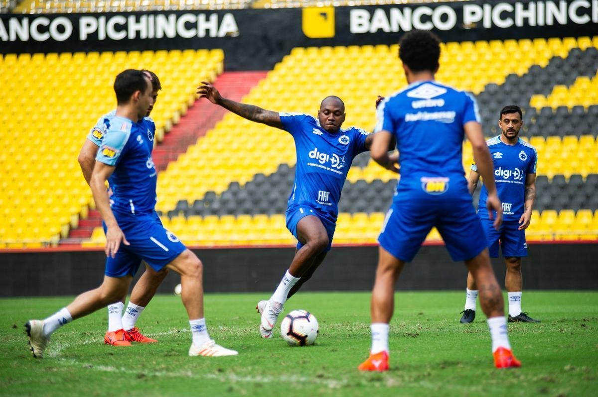 Fotos do treino do Cruzeiro no Estdio Monumental Isidro Romero Carbo, em Guayaquil