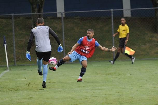Com gols de Judivan e Rafael Sobis, Cruzeiro venceu Betinense por 2 a 0 em jogo-treino