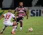 Chiquinho comemora gol de falta pelo Santa Cruz e ressalta import�ncia da bola parada