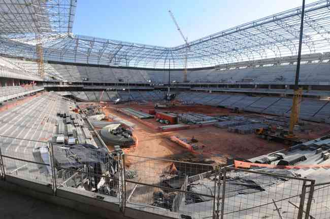 Visão panorâmica das obras no interior do novo estádio do Atlético