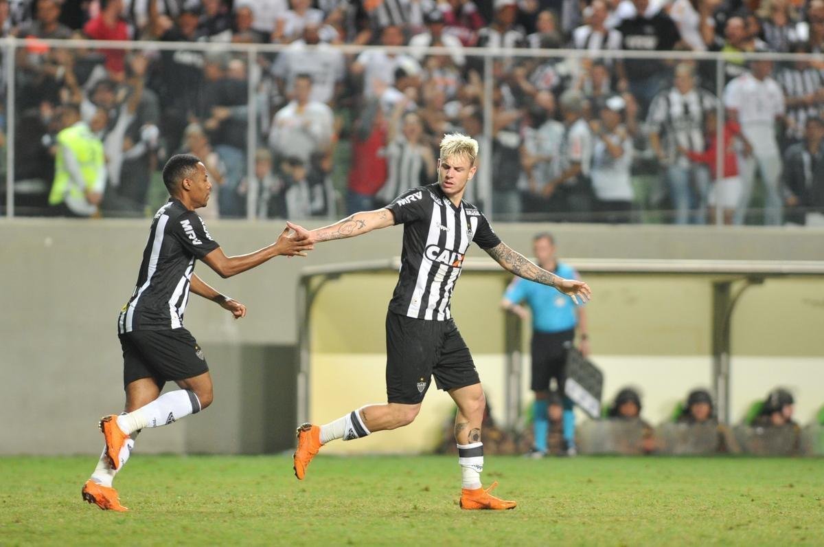 Galo virou no segundo tempo com gols de Rger Guedes e Luan. 