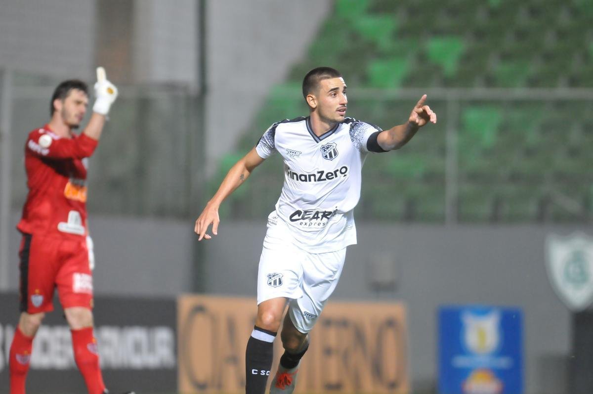 Fotos da vitria do Atltico sobre o Cear, por 2 a 1, no Independncia, com gols de Otero e Luan. Thiago Gallhardo descontou para os cearenses