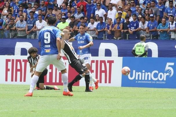 Fred abriu o placar para o Cruzeiro aos 15 minutos do segundo tempo em cobrana de pnalti