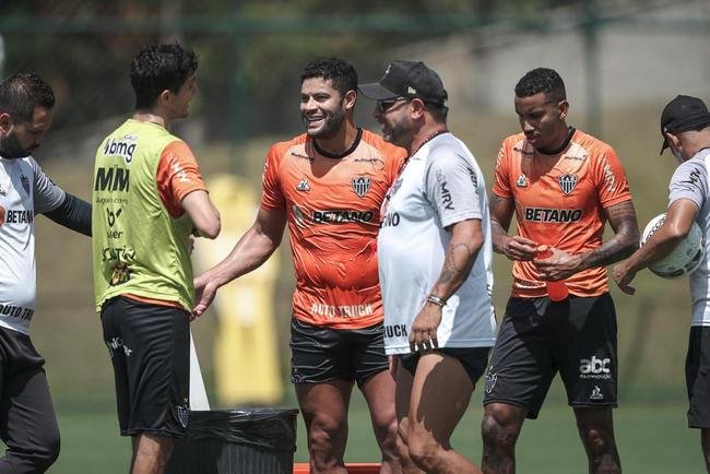 Comemorao pelo aniversrio do Galo e treino