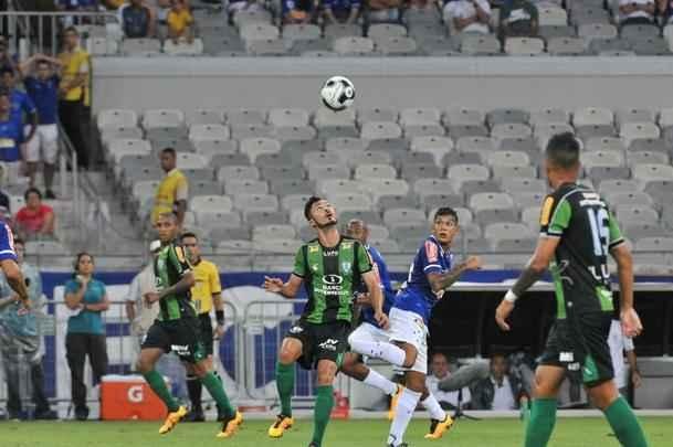 Cruzeiro e Amrica ficaram no empate, e permitiriam a chegada do Uberlndia  liderana