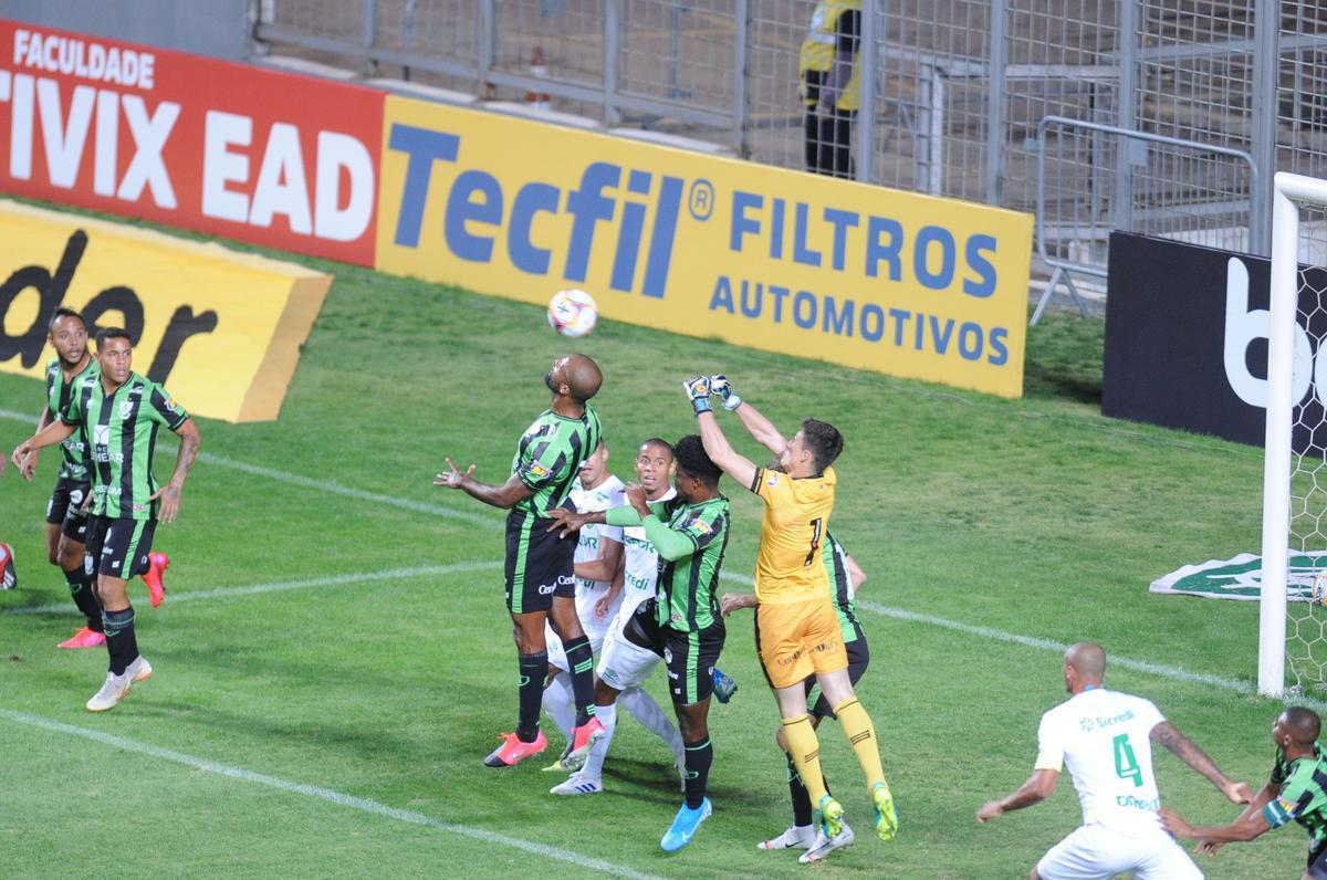 Fotos do jogo entre Amrica e Cuiab, no Independncia, em Belo Horizonte, pela segunda da Srie B do Brasileiro