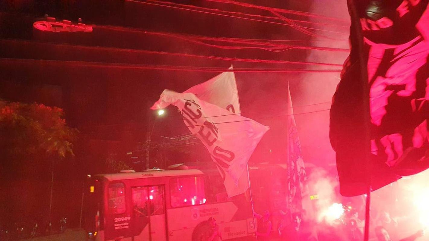 Torcedores do Atltico protestaram em frente  sede do clube nesta segunda-feira (21/11)
