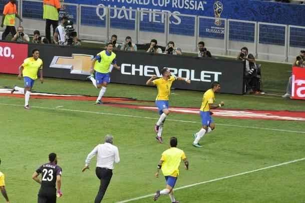 Paulinho marcou o terceiro do Brasil sobre a Argentina no Mineiro