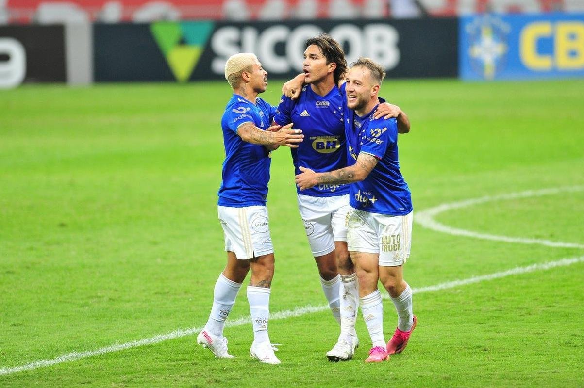 Fotos de Cruzeiro x Londrina, no Mineiro, pela 15 rodada da Srie B