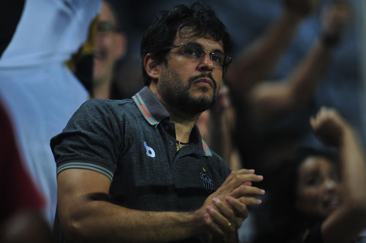 Torcida deu grande apoio ao time em vitria sobre o Corinthians e protestou muito contra gol anulado de Rger Guedes, no primeiro tempo. 