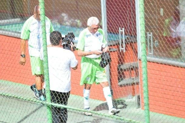 Técnico Givanildo Oliveira foi apresentado no CT Lanna Drumond pelo presidente Marcus Salum e comandou seu primeiro treino visando ao jogo de quinta-feira, contra o Internacional, em Porto Alegre