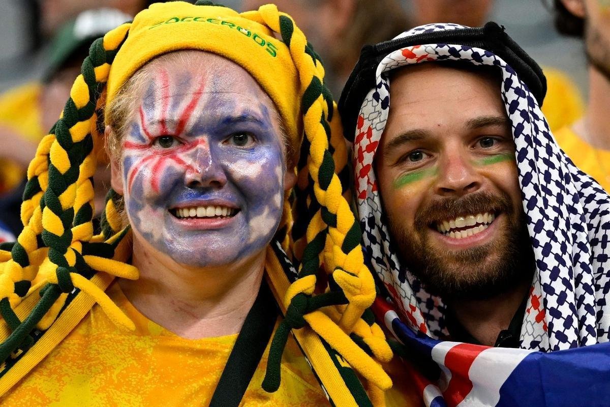 Torcedores de Argentina e Austrlia, que se enfrentaram pelas oitavas de final da Copa do Mundo