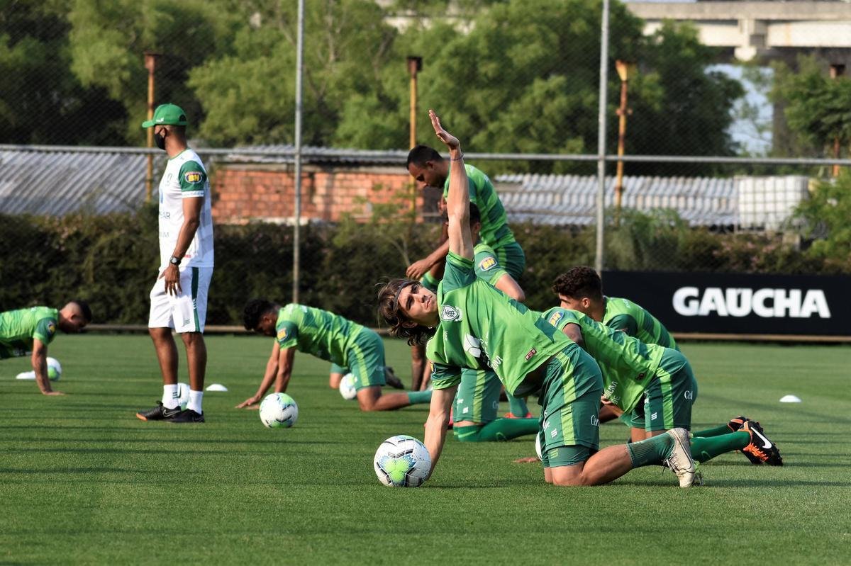 Nesta tera-feira, no CT do Grmio, em Porto Alegre, Lisca comandou atividades leves com bola e concluiu preparao do Amrica para o duelo contra o Internacional, pelas quartas de final da Copa do Brasil. Partida ser realizada nesta quarta-feira, s 21h30, no Beira-Rio.