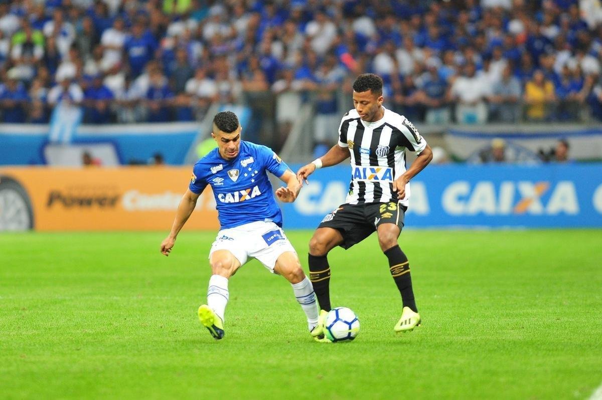 Fotos do primeiro tempo, no Mineiro; Thiago Neves abriu o placar para o Cruzeiro, e Gabriel Barbosa empatou para o Santos