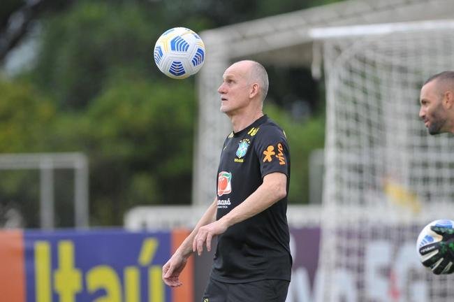 Sele��o Brasileira realizou treinamento na tarde deste s�bado (29/1) na Toca da Raposa II