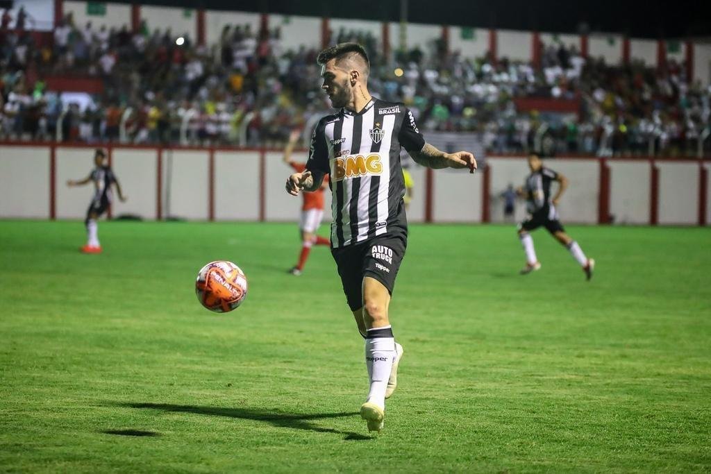 Veja imagens do jogo entre Tombense e Atltico