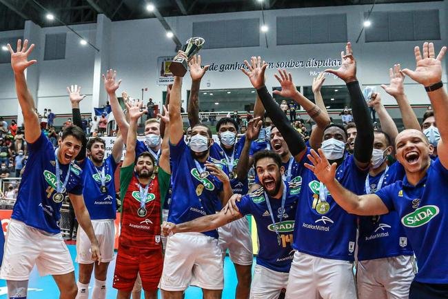 Cruzeiro vence o Natal por 3 sets a 0, em Campo Grande, e  tetra da Supercopa