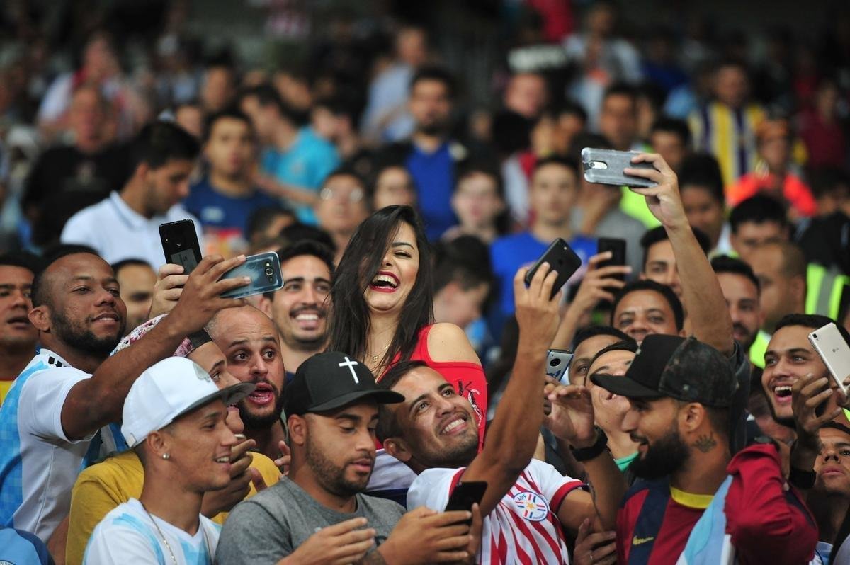 Fotos do empate por 1 a 1 entre Argentina e Paraguai, no Mineiro, pela Copa Amrica