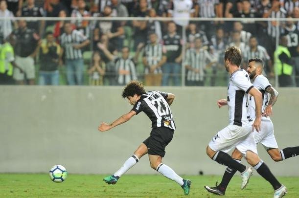 Galo virou no segundo tempo com gols de Rger Guedes e Luan. 