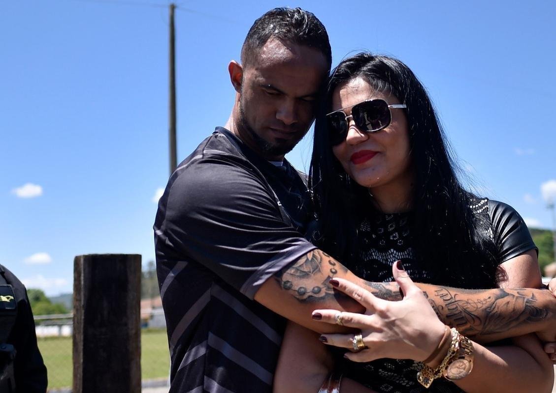 Goleiro Bruno foi apresentado neste sbado pelo Poos de Caldas