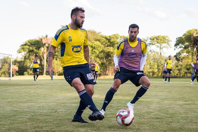Fotos do treino do Cruzeiro no CT SM Sports, em Londrina, antes da partida contra o Londrina pela Série B. Duelo será nesta sexta, às 21h30, no estádio do Café, em Londrina, interior do Paraná