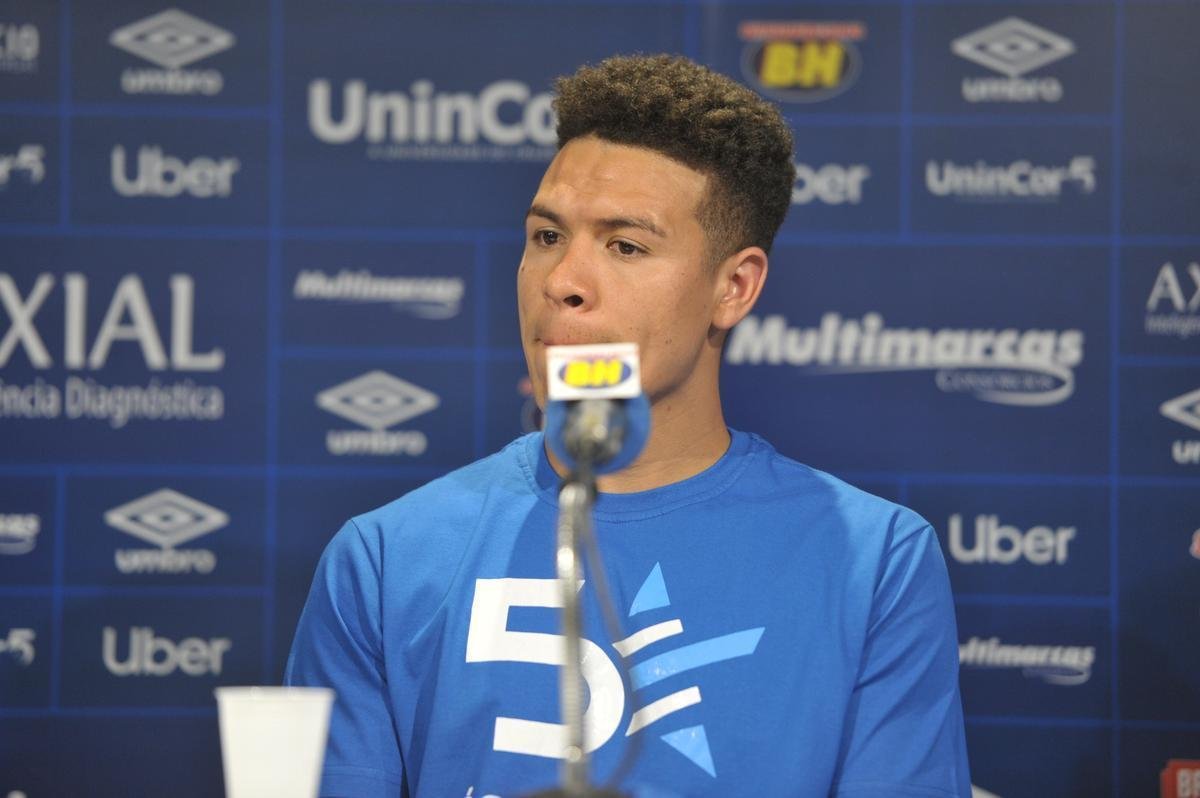 Fotos da apresentao de meia Marquinhos Gabriel no Cruzeiro (Alexandre Guzanshe/EM D.A Press)