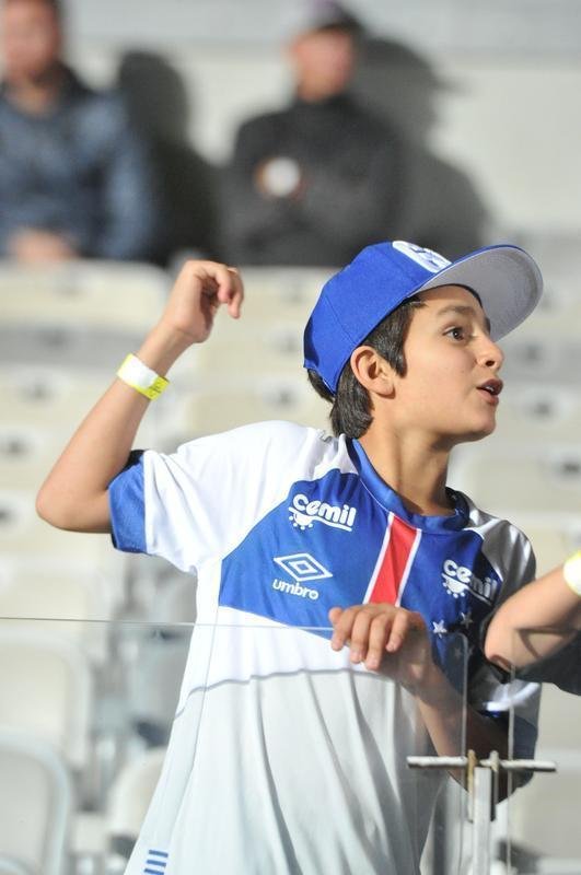 Torcida do Cruzeiro encarou frio e crise de abastecimento para apoiar o time contra o Palmeiras, no Mineiro