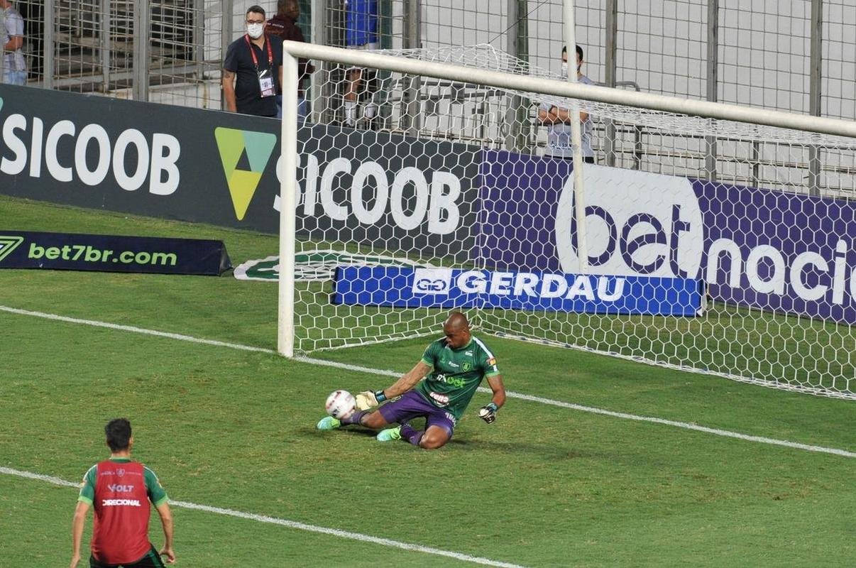 O Amrica recebeu o Patrocinense nesta quarta-feira (16), no Independncia, em Belo Horizonte, para confronto vlido pela 7 rodada do Campeonato Mineiro. A partida marcou a estreia do experiente goleiro Jailson com a camisa do Coelho.