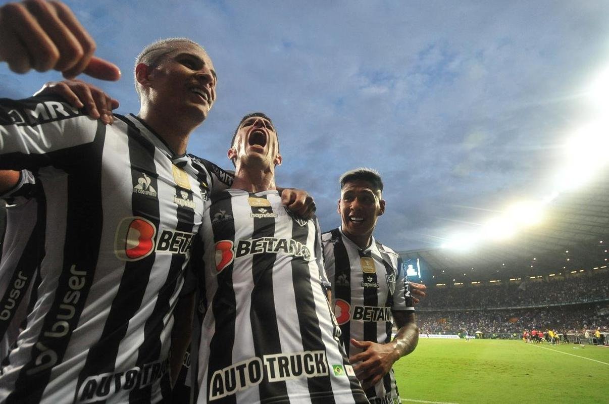 Galo venceu Cruzeiro com gols de Hulk (2) e Nacho. Edu descontou para a Raposa