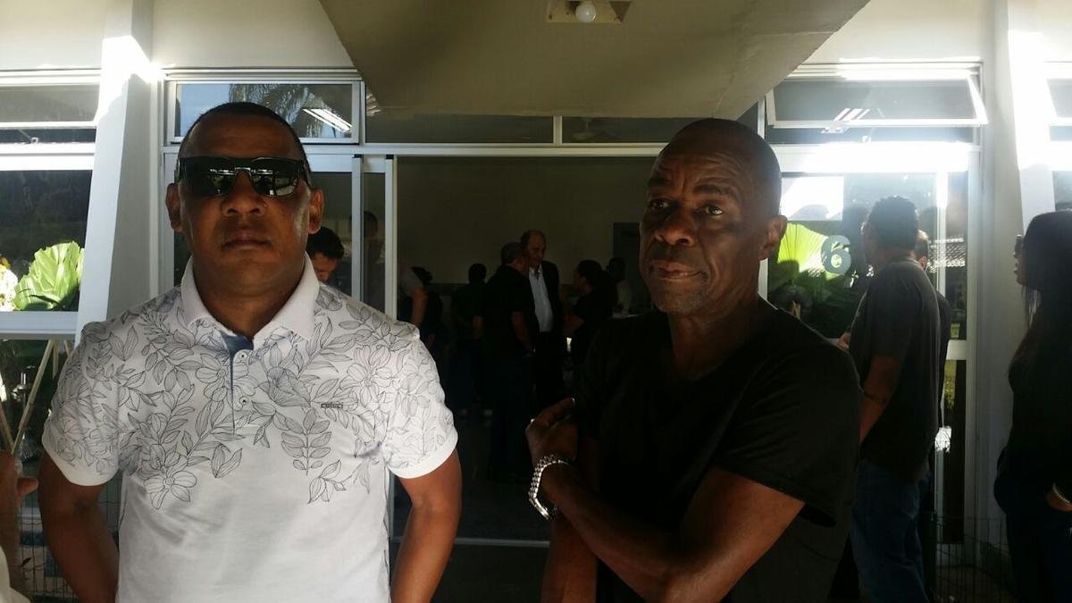Carlinhos Sabi e Miranda no enterro de Z Carlos