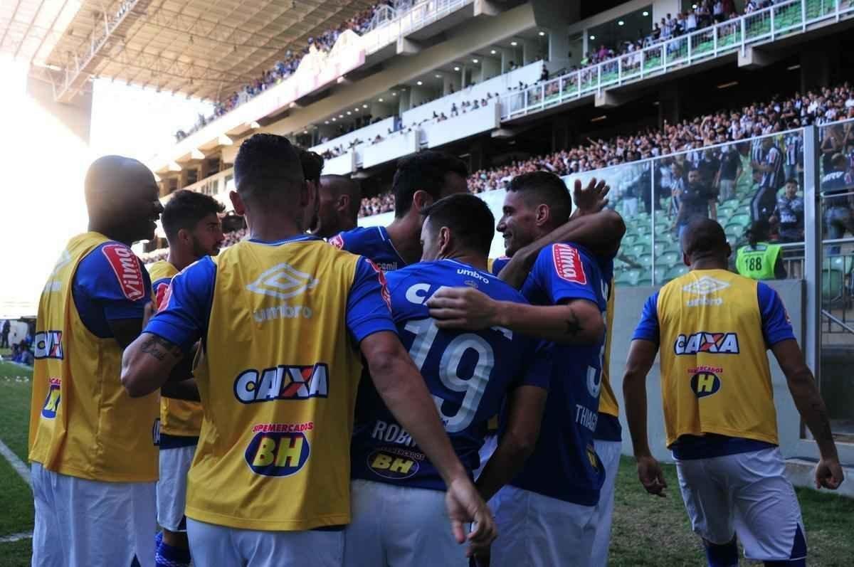 Thiago Neves colocou o Cruzeiro em vantagem no clssico: 1 a 0