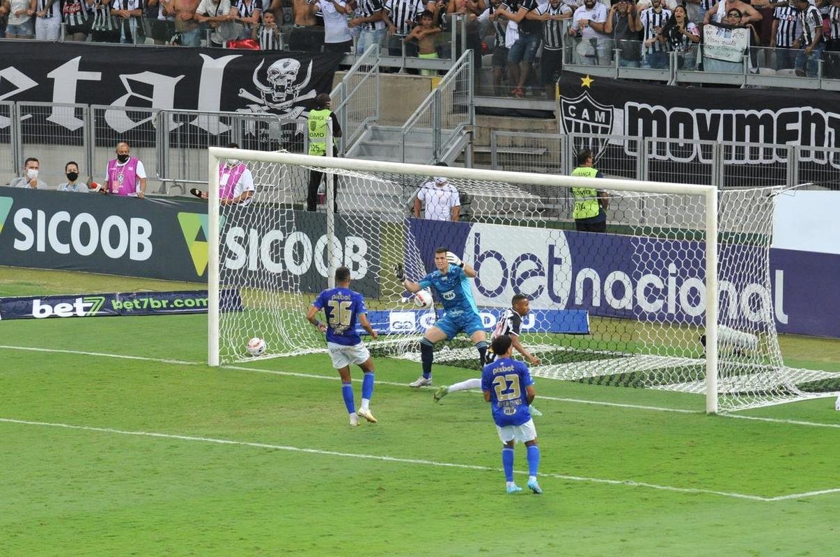 Ademir entrou no segundo tempo e fez o gol da virada do Atltico nos acrscimos