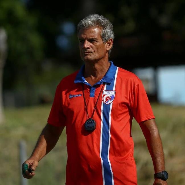 Com jogadores conhecidos da torcida mineira, como o zagueiro Edcarlos o meio-campista Leandro Domingues, o Betim apresentou o elenco nessa segunda-feira (21)