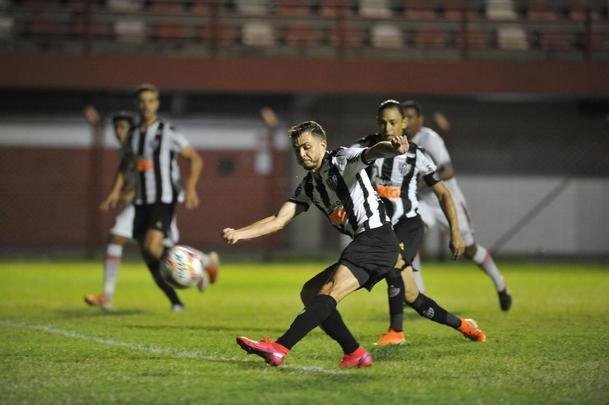 Villa Nova e Atltico se enfrentaram no Alapo do Bonfim, em Nova Lima, pelo Campeonato Mineiro