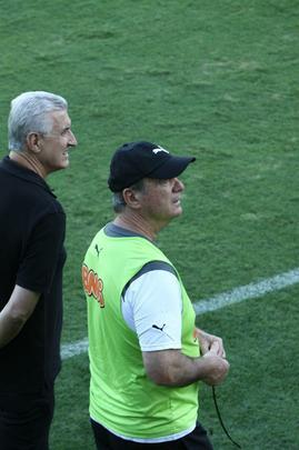 04/11/2014. O técnico de futebol do Atleético, Levir Culpi, e o diretor de futebol Eduardo Maluf durante treino no Centro de Treinamento (Cidade do Galo), em Vespasiano
