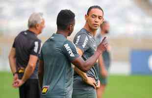 Levir Culpi comanda treino no Mineiro antes da estreia no Grupo E da Libertadores