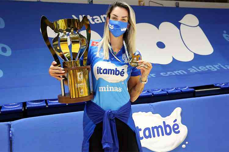 Thaisa comemora retorno à seleção brasileira de vôlei após cinco anos