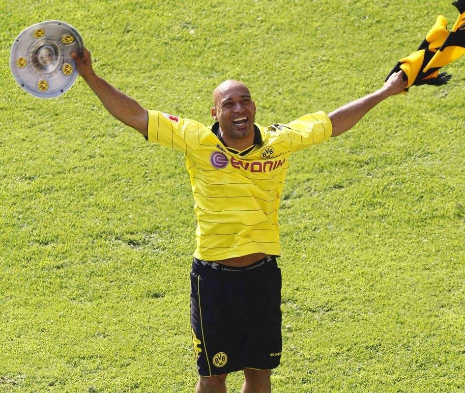 Fotos do ex-lateral-esquerdo Ded atuando por Atltico e Borussia Dortmund