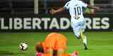 Cazares marcou o segundo gol do Atltico na vitria por 2 a 0 sobre o Defensor, em Montevidu