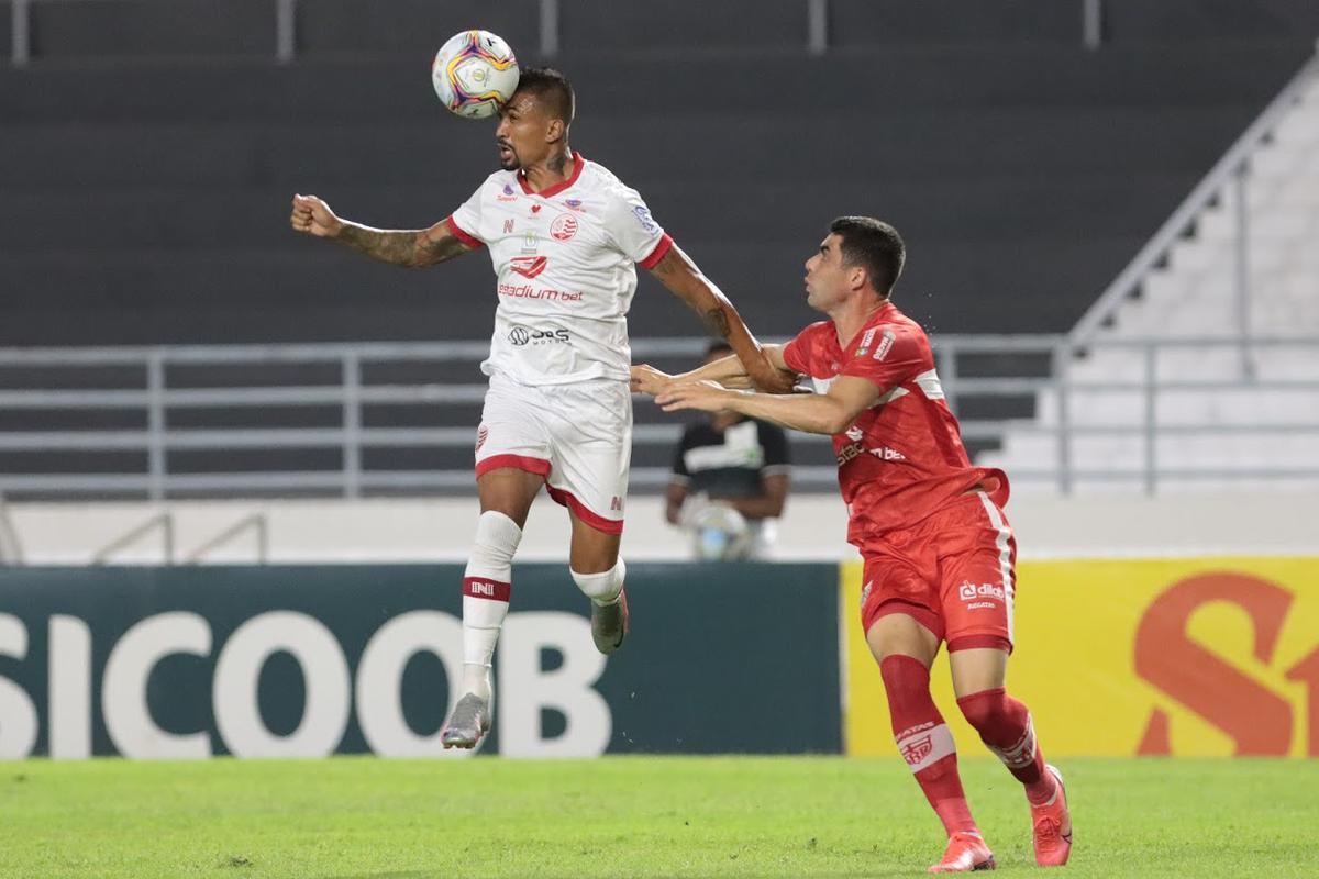 Partida marcou a estreia do tcnico Hlio do Anjos no time alvirrubro