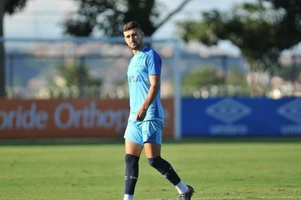 Mano Menezes conta com todo elenco do Cruzeiro para enfrentar La U, quinta, no Mineiro, pela Copa Libertadores. Exceo  atacante Fred, que se recupera de cirurgia no joelho direito