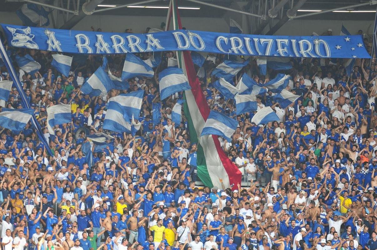 Fotos da torcida do Cruzeiro antes e durante a partida contra o Cricima, neste domingo (4), no Mineiro, pela 28 rodada da Srie B
