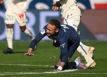 Segundo levantamento do jornal Marca, da Espanha, atacante brasileiro ficou fora de 105 partidas no futebol europeu por conta de lesões 