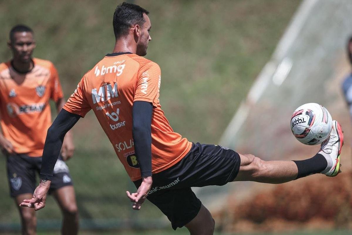 Comemorao pelo aniversrio do Galo e treino