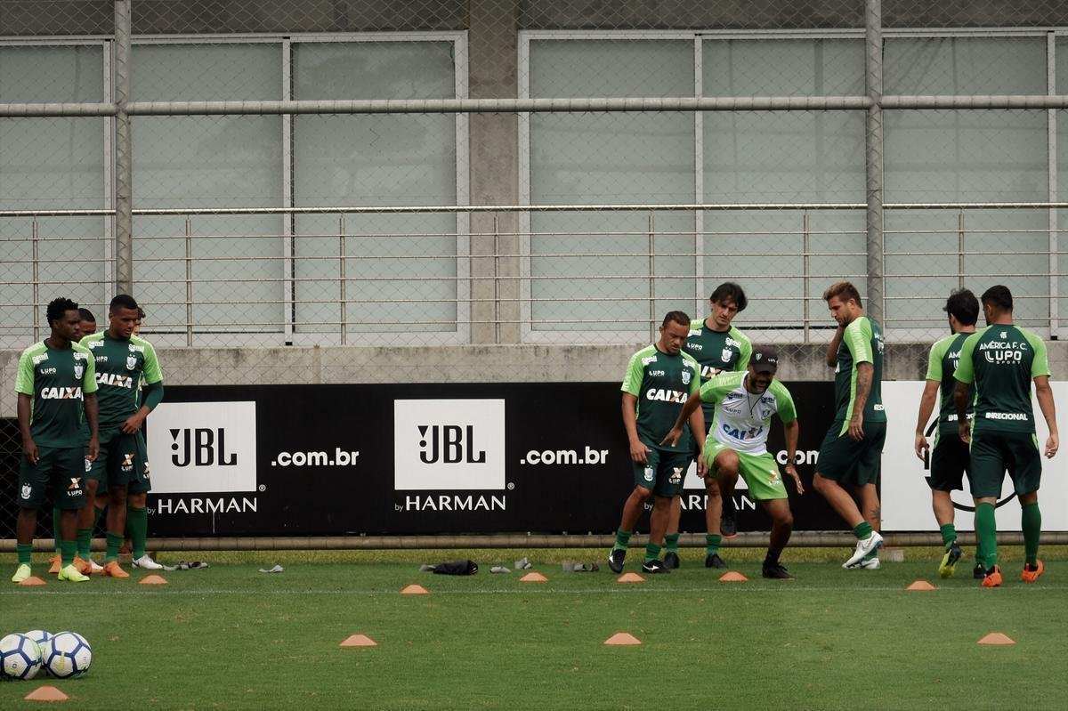 Treino do Amrica no CT do Grmio, em Porto Alegre, antes de 'deciso' contra o Inter pelo Brasileiro
